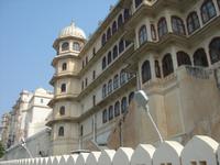 Front des Stadtpalastes Udaipur