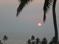 Indien, Kerala, Hotel Vivanta by Taj - Green Cove, Sonnenuntergang am Pool