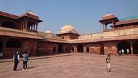 Viele Innenhöfe in Fatehpur Sikri 