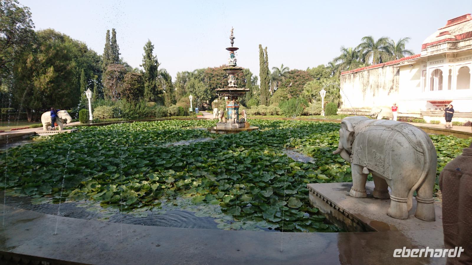 Elefantenbrunnen im Sahelion Ki Bari Park