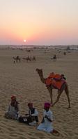 Musik zum Sonnenuntergang in der Wüste Thar