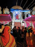 Eine Puja (Gebetszeremonie) in einem Hindutempel in Nawalgarh