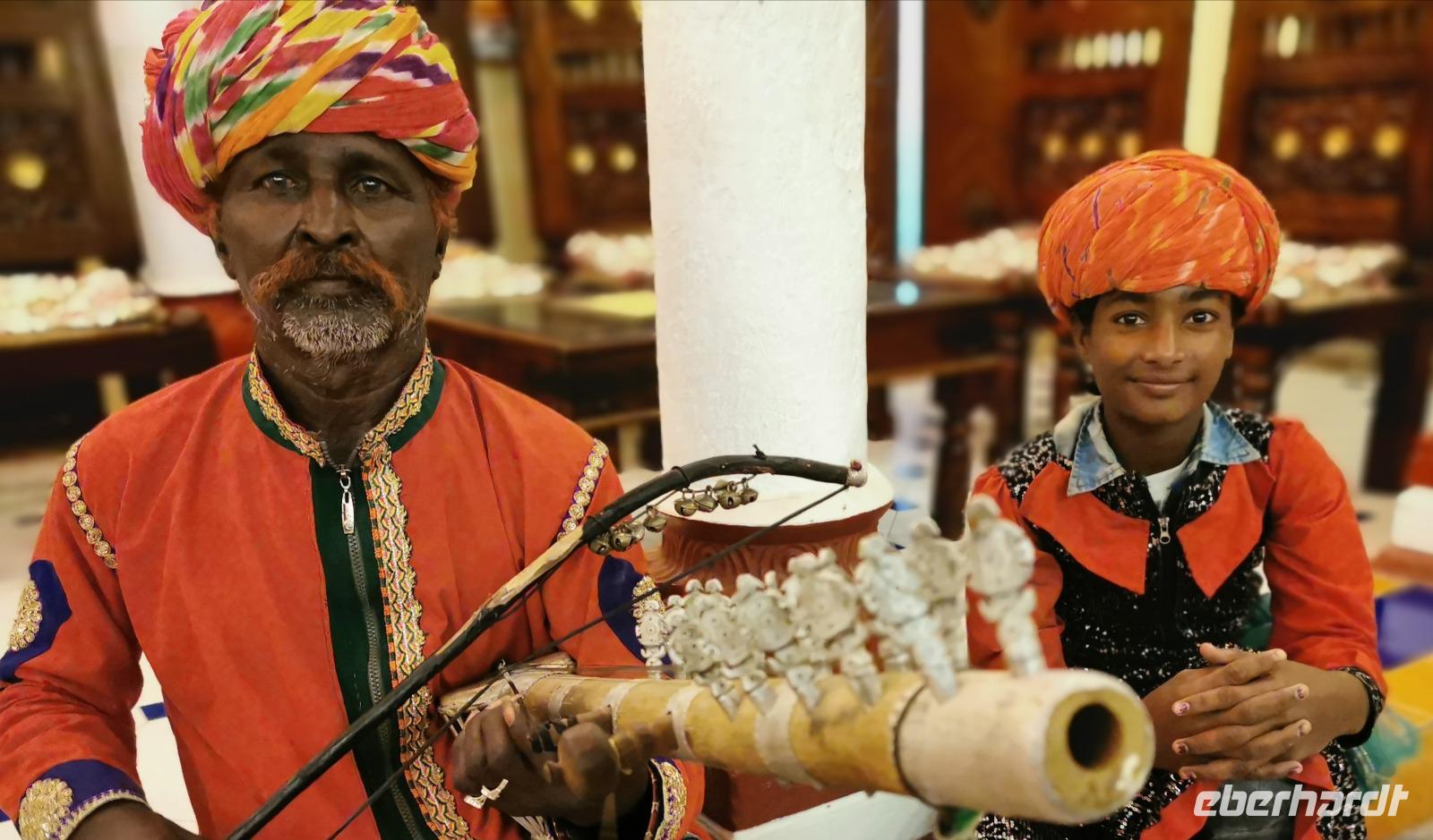 Opa mit Enkel, Grand Haweli Hotel