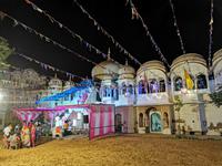 Eine Puja (Gebetszeremonie) in einem Hindutempel in Nawalgarh