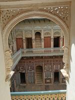 Von oben nach unten in den Innenhof geblickt