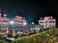 Eine Hochzeitsgesellschaft hat einen Teil des Hotels gemietet