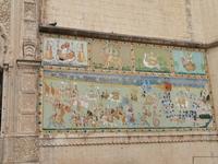 Wandmalereien am Eingang zum Ford