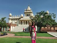 Mit einer indischen Besucherin im Vordergrund natürlich noch bezaubernder