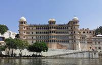Wir fahren auf dem Picholasee, Udaipur