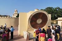 Eine der Sonnenuhren im Observatorium