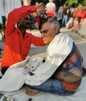 Wozu braucht man einen Salon? Auf der Straße geht es doch auch!