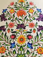 Eine Blütenpracht hat er auf die Wände gezaubert