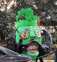 Dämonen in Delhi werden zur Verbrennung getragen