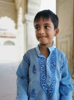 Auch die Kinder strahlen uns Europäer an, wir sind exotisch