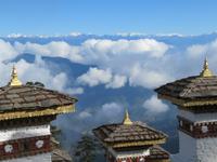 Chörten am Dochulapass mit Himalayablick