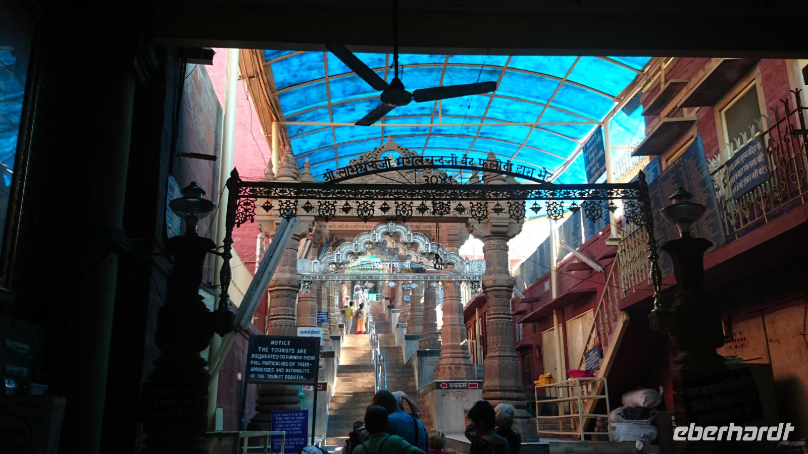 Aufstieg zum Hochtempel von Osian