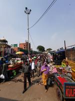 Auf Alt-Delhi Straßen ist es laut, chaotisch und voll. 