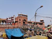 Auf Indiens Straßen geht es bunt und laut zu