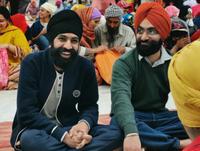 Auch diese beiden warten auf das Essen, Sikh-Tempel, Delhi