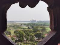 Vom Roten Fort hat man einen bezaubernden Blick auf das gegnüber liegende Taj Mahal, Agra