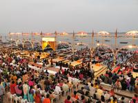 Hinduistische Zeremonie am Hauptghat, Varanasi