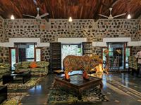 Lobby der Lodge im Bhandhavgarh Nationalpark