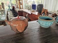 Kunstvolle Töpferwaren im Cafe