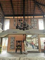 An der Straße zum Nationalpark gibt es ein Künstlercafe, Madhya Pradesch