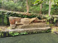 Schlafende Vishnugottheit aus dem 10. Jahrhundert, Bandhavgarh Nationalpark