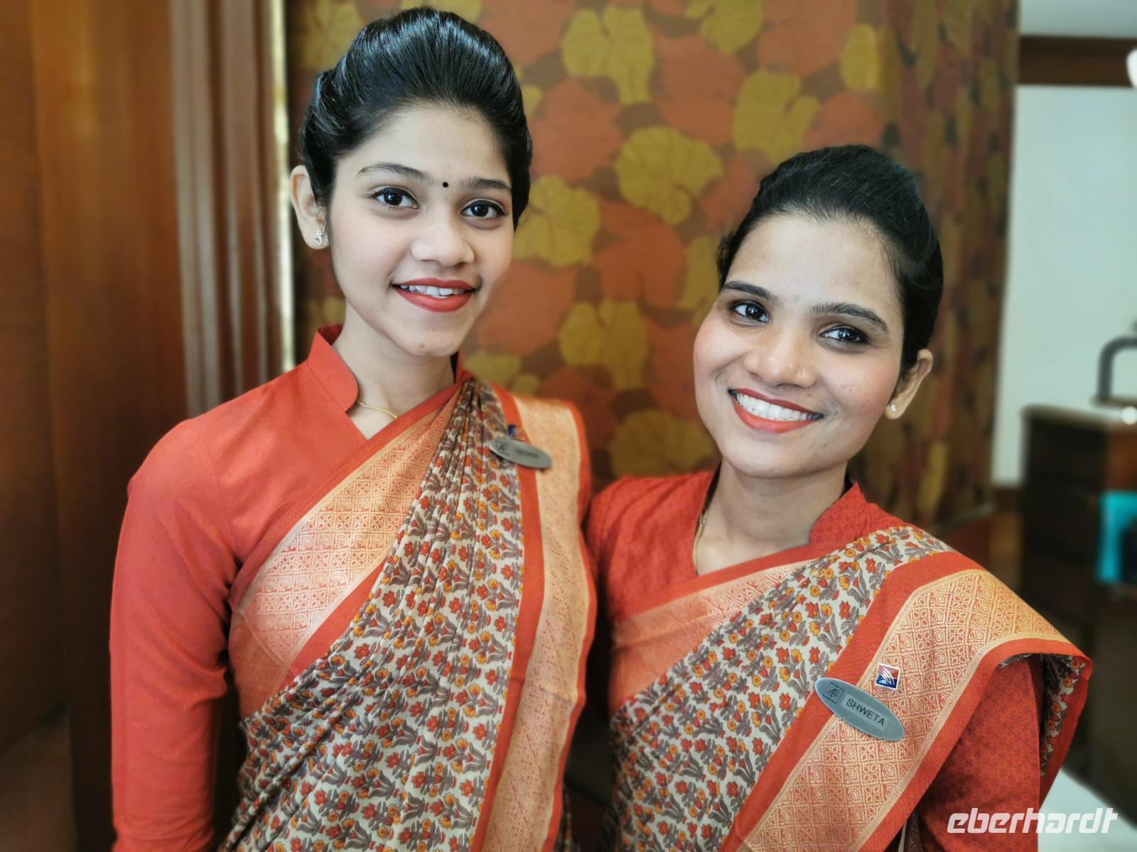 Rezeptionspersonal im Fariyas Hotel in Bombay