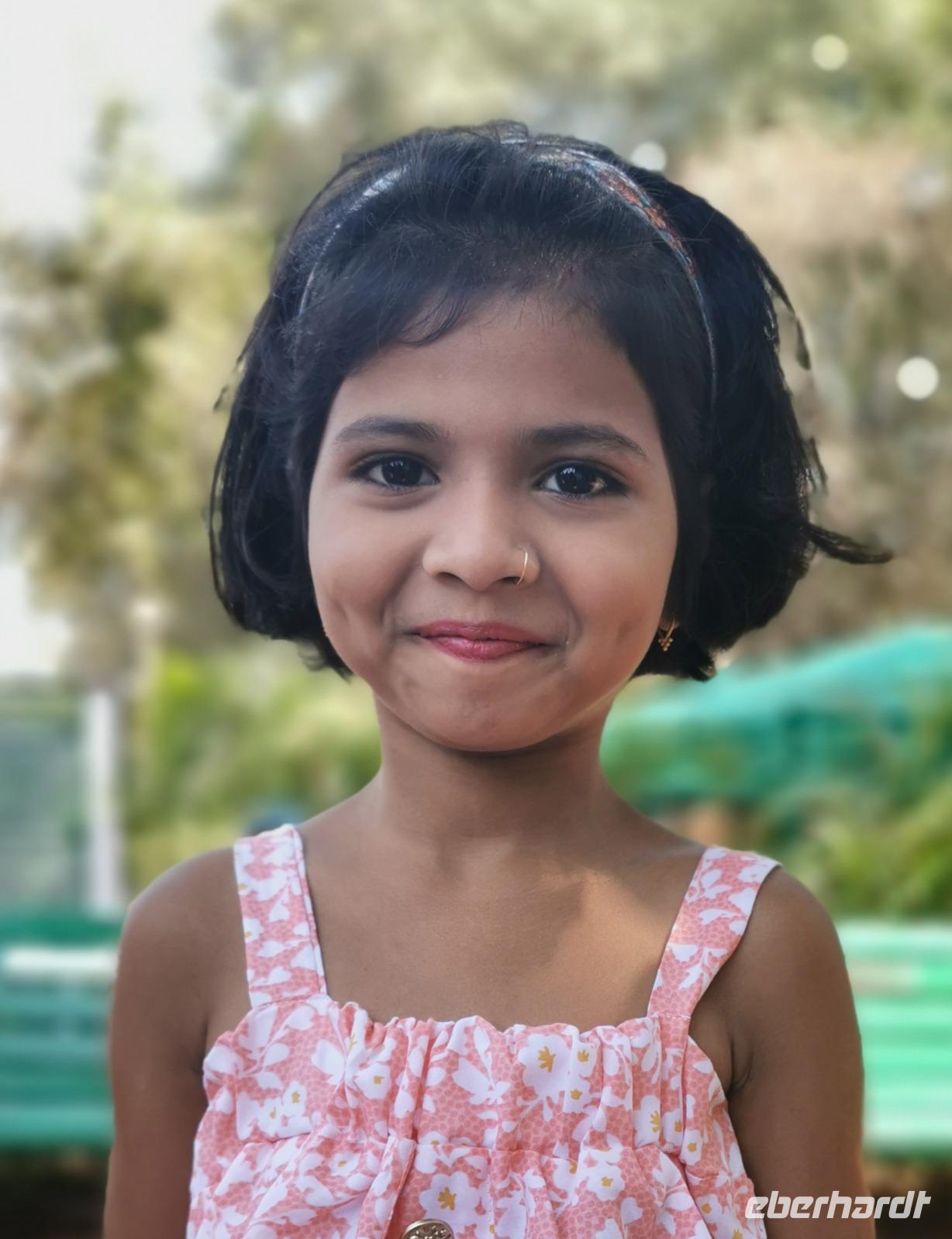 Im Park Bombays lächelt uns diese Kleine an