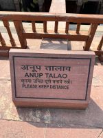 51 Fatehpur Sikri - ABSTAND HALTEN übersetzt in mehreren Sprachen