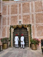 95 Maharaja Sawai Singh II Museum - Wächter