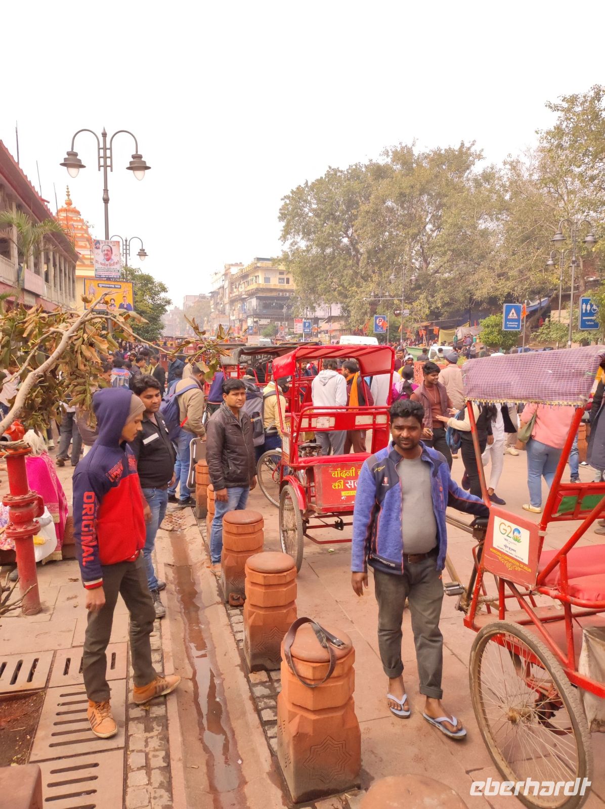 Mit der Fahrradrikscha durch das Bollywood-Viertel in Neu Delhi, Indien