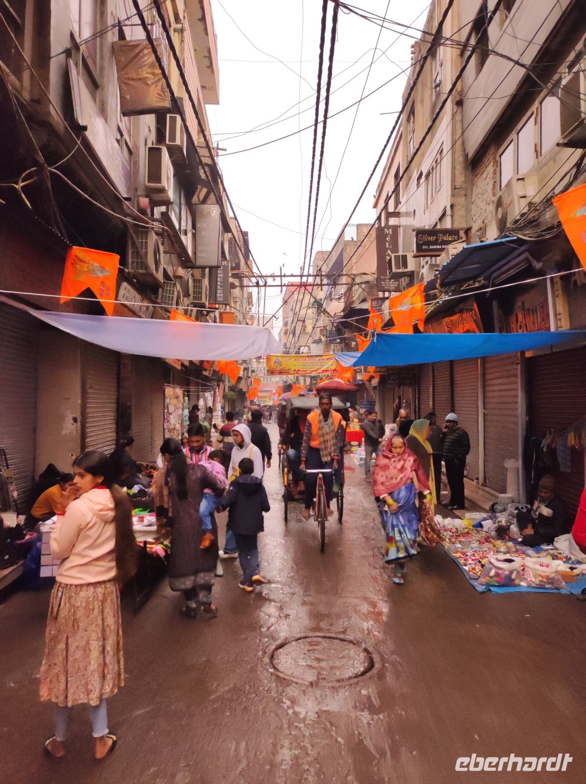 Mit der Fahrradrikscha durch das Bollywood-Viertel in Neu Delhi, Indien
