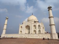 Eines der neuen sieben Weltwunder - das Taj Mahal in Agra, Indien