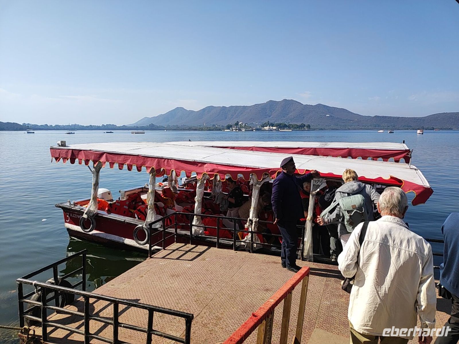 Bootsfahrt auf dem Pichola-See in Udaipur, Rajesthan - Indien