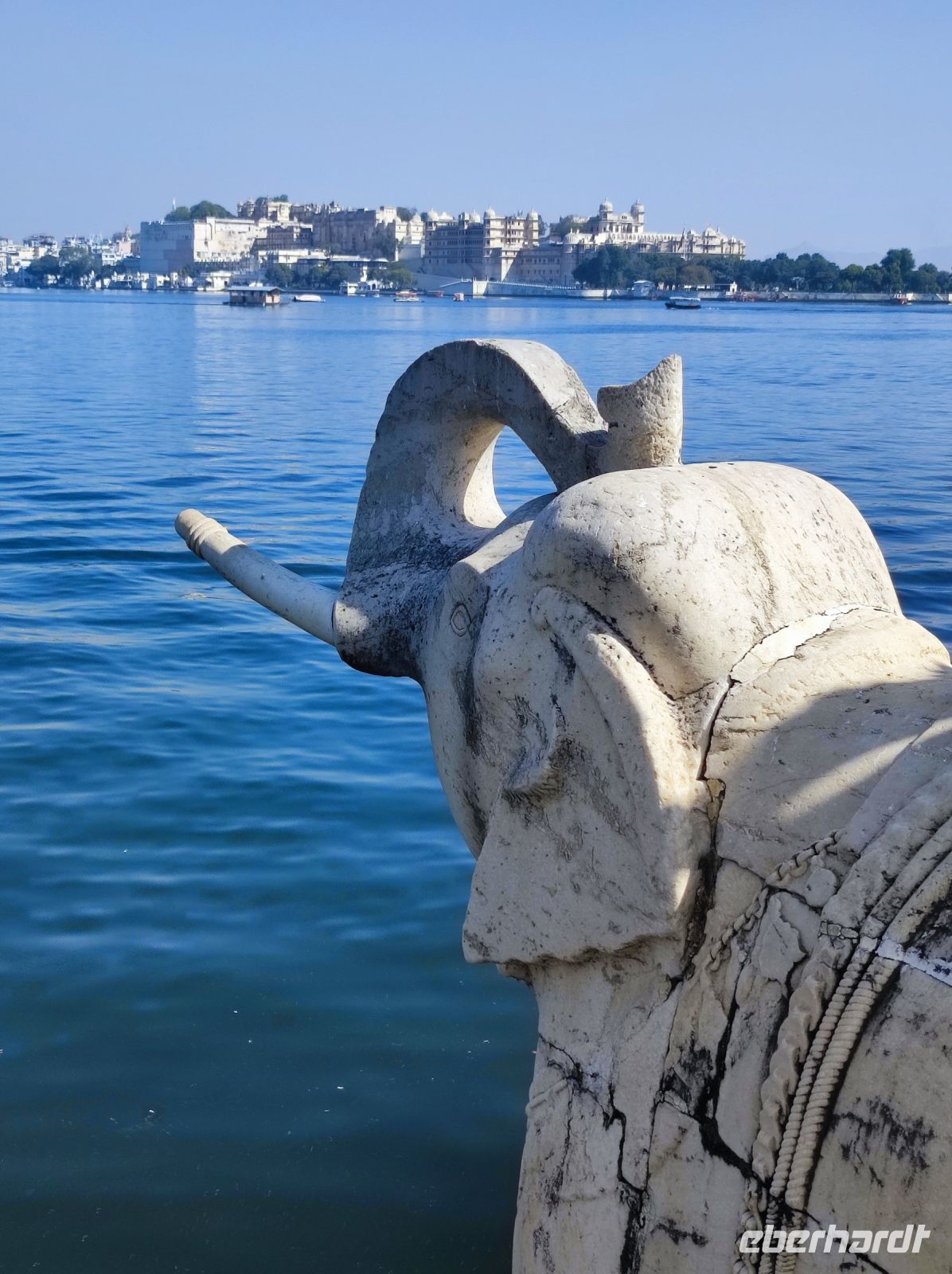 Bootsfahrt auf dem Pichola-See in Udaipur, Rajesthan - Indien