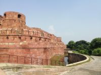 Eine Festungs- und Palastanlage aus der Epoche der Mogulkaiser: Rotes Fort in Agra