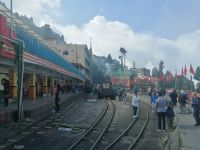 am Bahnhof in Darjeeling
