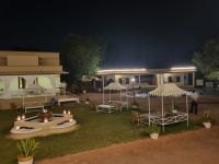 Resort Hotel mit Pool (2)