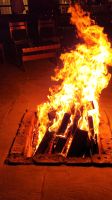 Lagerfeuer am Abend in Paro