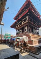 Kathmandu - geschmückte Rikschas