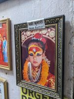 19) Die neue Kumari seit Oktober 2025, Stadtspaziergang Heritage Walk, Kathmandu, Nepal