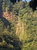 44) Zwischenstopp auf der Hängebrücke über dem Trishuli Fluss, Nepal