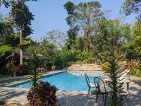 70) Pool an der Unterkunft Machan Country Villa am Chitwan Nationalpark, Nepal