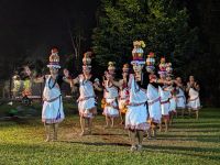 92) Tanzaufführung der Tharu im Chitwan Nationalpark, Nepal