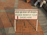 116) Schuhe aus! - Lumbini Sanskritiks, Lumbini, Nepal