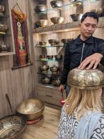 227) Klangschalensession an der Buddha Stupa, Kathmandu, Nepal