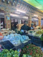 382)  Gemüsemarkt Bijchulum Farmers Market, Bhutan